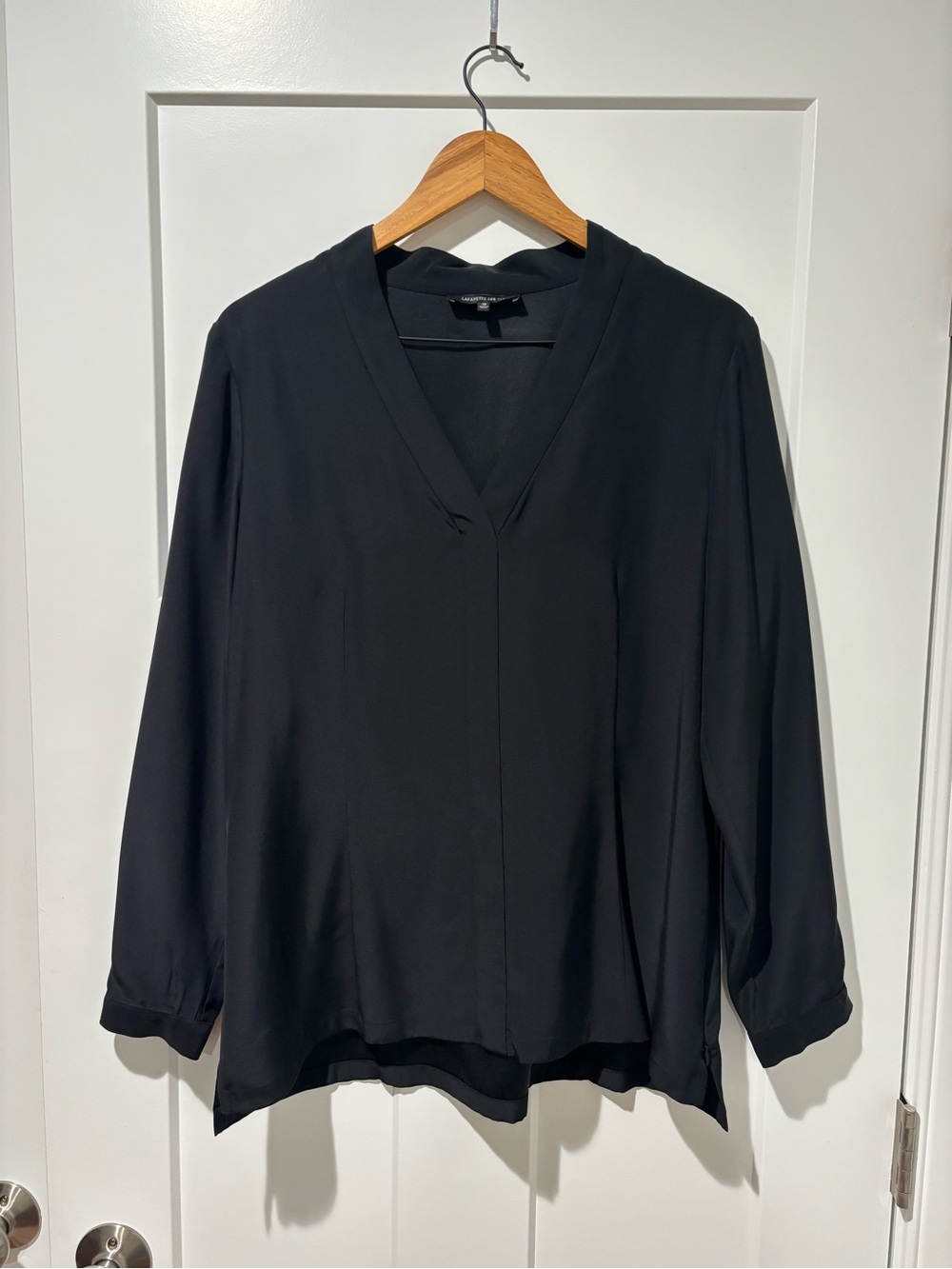 100% Silk Lafayette 148 New York Black V-Neck Long-Sleeve Side Zip Blouse